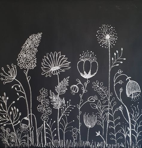 Chalkboard Wall Art Flowers, Chalk Art Wall Mural, Chalkboard Art Designs, Chalk Floral Art, Chalk Wall Aesthetic, Chalk Bored Designs Easy, Chalkboard Flowers Easy Spring, Chalkboard Wall Decor Ideas, Chalk Pen Window Art Flowers