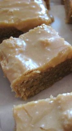 School Cafeteria Peanut Butter Bars, Cafeteria Peanut Butter Bars, Peanut Butter Bars Recipe, Resep Brownies, Torte Cupcake, Butter Bars, Peanut Butter Desserts, School Cafeteria, Peanut Butter Bars