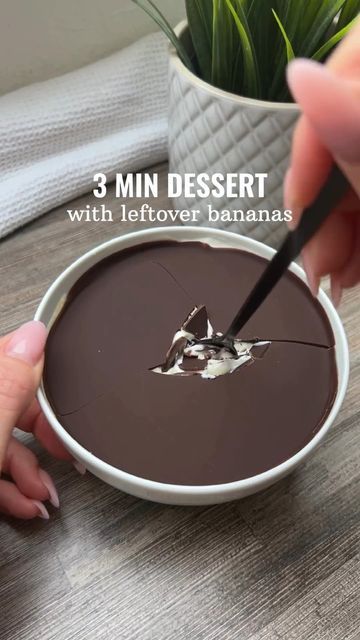 Chocolate | Desserts on Instagram: "3 min preparation time, 4 ingredient dessert with leftover bananas🍌🍫

🎥 by @eleni.fit_

Follow @chocolaeite for more🍫

ingredients
Filling:
1 banana
1 egg
80g dark chocolate

Topping:
greek yogurt
30g dark chocolate

1. In a bowl mash the banana, add one egg and combine with the melted dark chocolate.
2. Put the filling in a bowl and bake it in the oven for about 20 minutes. Let it cool completely. Preferably over night!
3. Put the yogurt and melted chocolate on top and enjoy!🫶

#easydessert #banana #chocolate #cake #healthyrecipes" Leftover Bananas, Banana Chocolate Cake, 4 Ingredient Desserts, Sweet Easy Recipes, Chocolate Recipes Homemade, One Egg, Sweet Dishes Recipes, Tasty Recipes Videos, Quick Recipes Snacks