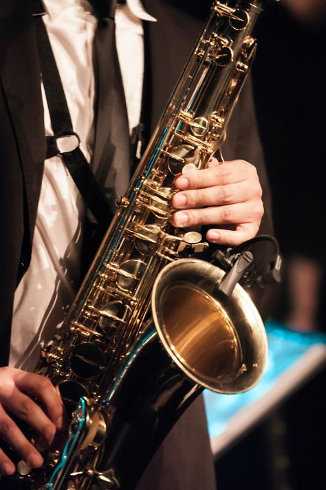 Saxophone Photography, Saxophone Player, Saxophone Music, Senior Boy Photography, Saxophone Players, Outdoor Wedding Inspiration, Blues Festival, Alto Sax, Underground Music