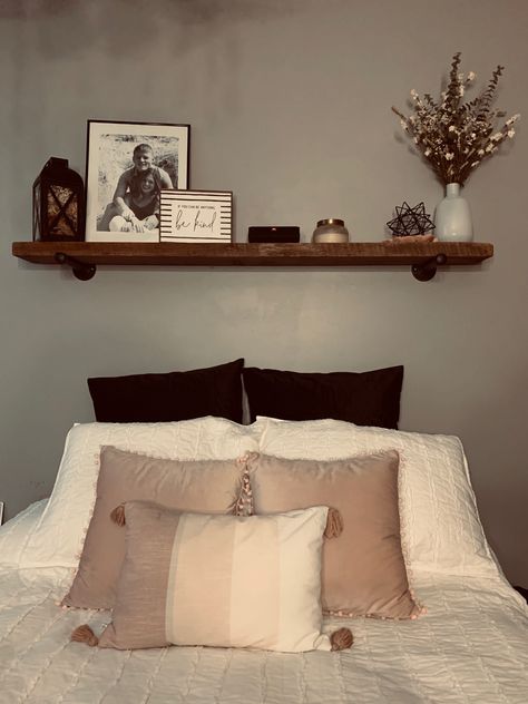 •homemade shelf •bed decor •shelf decorq Bed Room Wall Ideas, Picture Over Bed Ideas, Shelf Above Bed Boho, Headboard Shelf Decor, Self Above Bed, Over Bed Shelf Ideas, Shelf Over Bed Decor, Above Bed Floating Shelf, Shelf In Bedroom Ideas