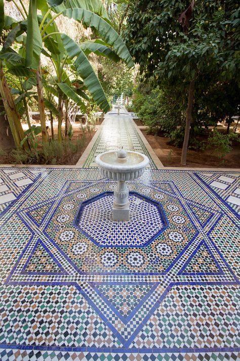 Marrakech Courtyard, Courtyard With Fountain, Moroccan Palace, Moroccan Fountain, Moroccan Courtyard, Moroccan Garden, Moroccan Interior Design, Sunny Garden, Spanish Garden