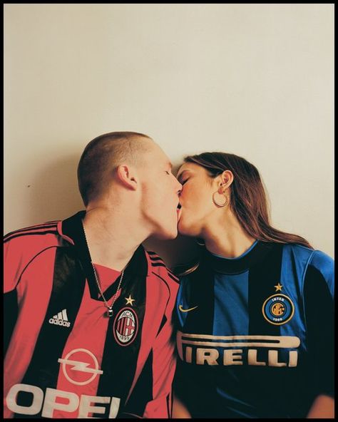 Ac Milan Shirt, Ac Milan Kit, Milan Outfits, Street Football, Milan Football, Football Jersey Outfit, Football Photography, Retro Football Shirts, Football Images