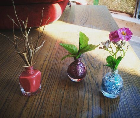 Nail Polish Bottles Reuse, Painting Bottles, Miniature Pots, Empty Nail Polish Bottles, Nail Paints, Old Nail Polish, Bottle Ideas, Bottle Craft, Diy Glass Bottle Crafts