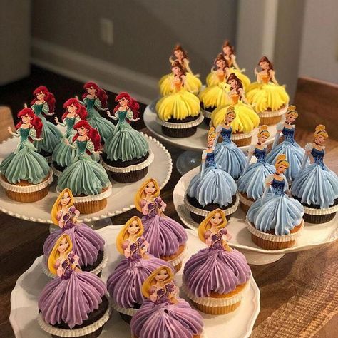 Cupcakes Princesas, Disney Princess Cake Topper, Princess Cake Topper, Disney Princess Cupcakes, Princess Cupcake Toppers, Candy Tables, Custom Cupcake Toppers, Princess Birthday Party Decorations, Disney Princess Cake