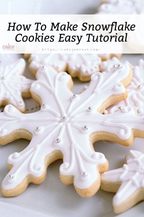 A chic snowflake cookies with designs Decorate Snowflake Cookies, Snowflake Cookie Designs, Decorating Snowflake Cookies, Snowflake Cutout Cookies, Snow Flake Sugar Cookies Decorated, Snowflake Decorated Cookies, Snowflake Cookies Royal Icing, Snowflake Cookies Decorated, Christmas Snowflake Cookies