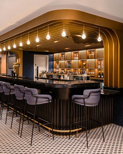 The Best Ways to Gain Airport Lounge Access | Condé Nast Traveler Centurion Lounge, Bar Lounge Design, Bar Counter Design, Modern Restaurant Design, Pub Interior, Home Bar Rooms, Lounge Interiors, Airport Lounge, Bar Interior Design