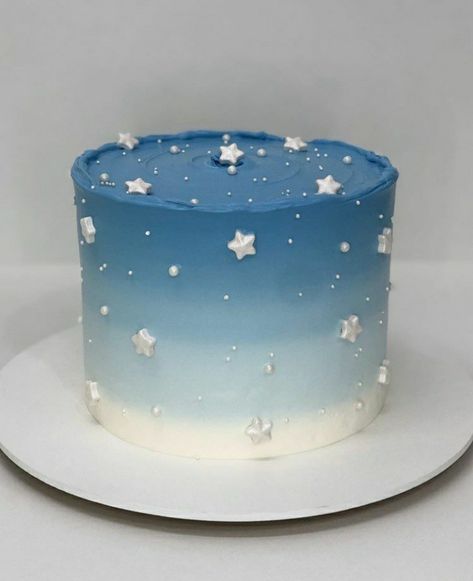 Cake With Stars Design, Cake Ideas Aesthetic Blue, Starry Birthday Cake, Birthday Cake Ideas Easy Simple, Birthday Cake Ideas Aesthetic Blue, Blue Birthday Cake For Girl, Cake Designs Birthday Blue, Blue Cake With Stars, Star Themed Birthday Cake