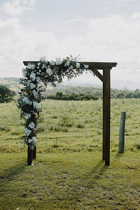 Wedding Alter Decorations, Farm Wedding Ideas, Wedding Arbors, Wedding Alters, Rustic Farm Wedding, Wedding Arbor, Rustic Wedding Decorations, Wedding Arbour, Wooden Arch