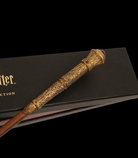 Omg thats so special i need this Gryffindor Wand, Pottermore Wand, Wand Ideas, Wizard Fashion, Maxence Danet, Harry Potter Oc, Wizard Wand, Magic Wands, Hogwarts Aesthetic