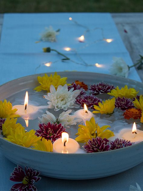 Water Bowl With Flowers Floating Candles, Floating Candles Decoration Ideas, Candles In Water Floating, Floating Candle Table Decor, Outdoor Candle Ideas, Tea Candles Ideas, How To Make Floating Candles, Floating Candles In Pool, Candles On Water