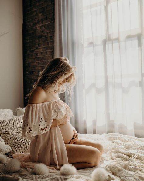 Beautiful maternity // pink blush boho dress // dreamy Indoor Maternity Photos, Home Maternity Photography, Pregnant Photography, Intimate Maternity, Maternity Photography Studio, Couple Pregnancy Photoshoot, Maternity Photoshoot Outfits, Maternity Studio, Maternity Photography Couples