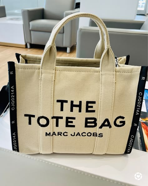 Today is my first time actually carrying this bag and it is love for me! It fits a ton, it’s comfortable, and it still looks cute! Btw, this is the Small, but it also comes in a Mini and Large. #marcjacobstote #marcjacobsthetotebag #marcjacobstravelertote #bagoftheday #besttote #LTKtravel #LTKstyletip #LTKworkwear Shop your screenshot of this pic with the LIKEtoKNOW.it shopping app http://liketk.it/3jjbf #liketkit @liketoknow.it Marc Jacobs Tote Bag, Tote Bag Organizer, Marc Jacobs Tote, Girly Bags, Luxury Purses, Fancy Bags, Marc Jacobs Bag, The Tote Bag, Pretty Bags