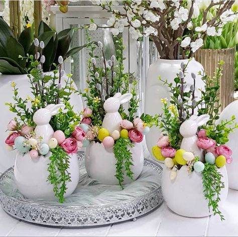 Easter Centerpieces Diy, Easter Floral Arrangement, Easter Flower Arrangements, Easter Arrangement, Easter Craft Decorations, Easter Tablescapes, Spring Easter Crafts, Easter Bunny Crafts, Home Decor Idea