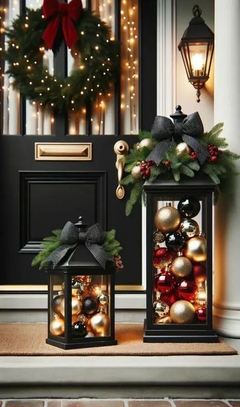 30+ Genius Christmas Front Porch Decorating Ideas - HubPages Jul Diy, Christmas Decor Inspiration, Christmas Themes Decorations, Christmas Porch Decor, Christmas Lanterns, Amazing Home, Christmas Porch, Text Stories, Christmas Door Decorations