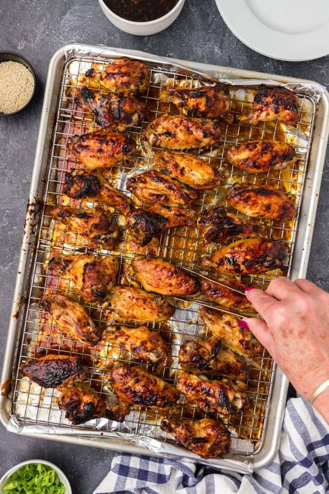 Game Day Chicken Wings, Honey Garlic Wings Recipe, Honey Garlic Wings, Easy Honey Garlic Chicken, Honey Garlic Chicken Wings, Garlic Wings, Honey Garlic Chicken Thighs, Garlic Chicken Wings, Chicken Wing Sauces