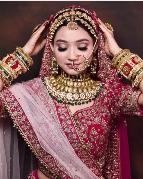 Bride Mekup Photoshoot, Rajwada Look Bride, Jodha Inspired Bridal Look, Jodha Bridal Look, Bridal Looks Indian Brides 2024, Jewelry For Bride Wedding, Mehndi Jewellery Brides, Rajasthani Bride Jewellery, Rajwada Bridal Look