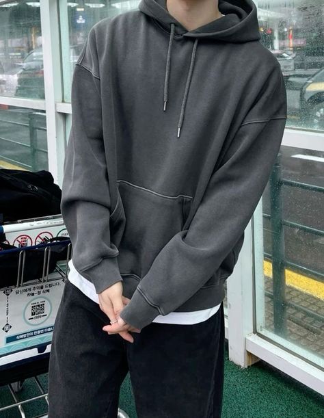 Guys Hoodies Aesthetic, Comfy Outfits Male, Hoodie Outfit Male, Grey Hoodie Outfit Men, Hoodie Aesthetic Boy, Gray Hoodie Outfit, Hoodie Ootd, Hoddies Outfits, Boys Aesthetic Outfits