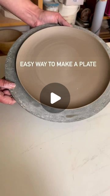 𝙏𝙝𝙚 𝘾𝙚𝙧𝙖𝙢𝙞𝙘 𝙎𝙘𝙝𝙤𝙤𝙡 on Instagram: "How to make a plate ❤️
•••
Follow @ton.zueg for more!" Ceramic Plate Tutorial, Slab Plates Ceramics, Ceramic Techniques Tutorials, Ceramic Plate Glaze Ideas, Plates Ceramic, Ceramic Tutorials, Slab Pottery Ideas For Beginners, Pottery Slab Ideas, Slab Clay Projects