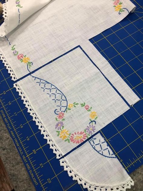 Rhonda Dort, Vintage Handkerchiefs Crafts, Handkerchief Crafts, Vintage Quilts Patterns, Quilting Designs Patterns, House Vintage, Embroidered Quilts, Embroidery Patterns Vintage, Linen Quilt