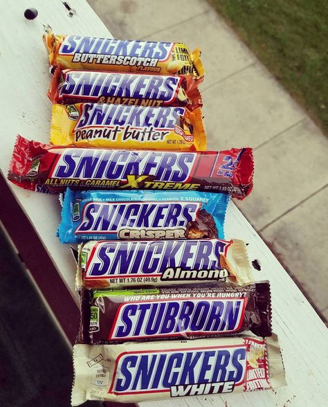 Snickers Chocolate Bar, Snickers Chocolate, Cream Candy, Snickers Bar, Chocolate Crunch, Snack Gift, Sleepover Food, Junk Food Snacks, Healthy Drinks Smoothies