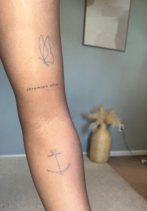 Dainty small cute minimal tattoo on dark skin Minimalist Tattoo Dark Skin, Fine Line Tattoo On Dark Skin, Black Girls With Tattoos, Dainty Tattoos, Fine Line Tattoos, Symbolic Tattoos, Minimal Tattoo, Line Tattoos, Minimalist Tattoo