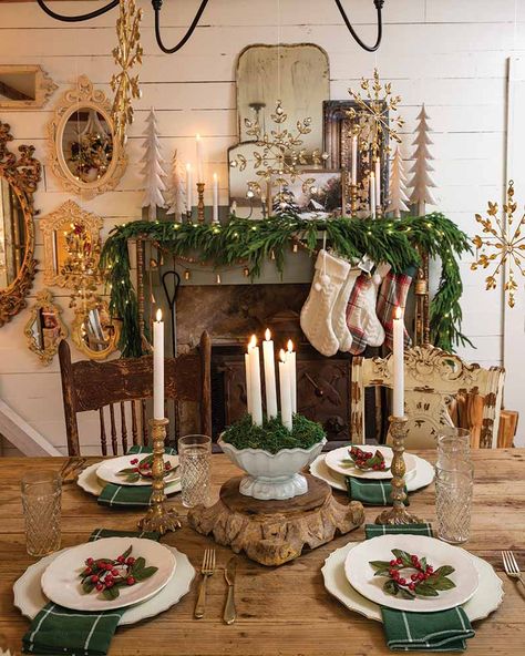 Country Cottage Christmas, Vintage Christmas Decorating, Cottage Core Christmas, Cottagecore Christmas, Cottage Journal, Stylish Inspiration, Cozy Cottages, Traditional Holiday Decor, Cozy Christmas Decor