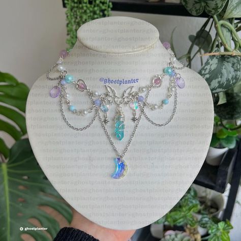 celina she/her on Instagram: "New oder for Laura 🤍💜💙 #handmade #hanmadenecklace #crystals #crystal #crystalwrap #crystalnecklace #fairynecklace #fairyaesthetic #fairyvibes #fairycore #fairyjewelry #moon #dreamcore #dreamy #dreamyaesthetic #dreamyvibes #moonpendant #moonnecklace #cooltones #cooltoned #layernecklace" Otherworldly Beauty, Ethereal Jewelry, Jewelry Necklace Simple, Bijoux Art Nouveau, Neck Pieces Jewelry, Crystal Bead Jewelry, Pretty Jewelry Necklaces, Fairy Jewelry, Fairy Necklace