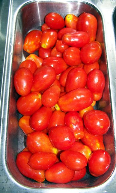 Canning Roma Tomatoes, Roma Tomato Recipes, Southern Food Recipes, Side Sink, Canning Tomatoes Recipes, Canning Pickles, Summertime Recipes, Stewed Tomatoes, Canning Tomatoes