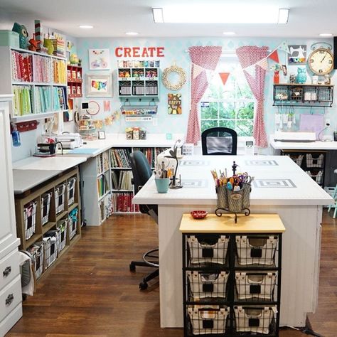 Swoon worthy craft room compilation. the best and most inspiring craft rooms Craft Room Ideas, Small Craft Rooms, Sewing Room Inspiration, Craft Shed, Sewing Room Design, Dream Craft Room, Craft Room Design, Craft Space, Sewing Room Organization