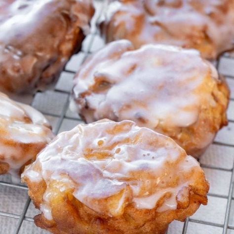 Classic Apple Fritters - Maebells Easy Apple Fritters, Easy Apple Fritters Recipe, Apple Fritters Recipe, Baked Apple Fritters, Best Apple Recipes, Apple Dumpling, Breakfast Quick, Pot Cakes, Satisfying Meals