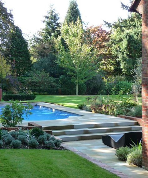 Modern Garden Design, Landscape Garden Design, Patio Grande, Swimming Pool Landscaping, Garden Swimming Pool, Pool Landscape Design, Backyard Pool Landscaping, Modern Pools, Big Garden