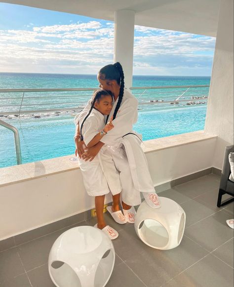 Black Mommy And Daughter Aesthetic, Mommy And Daughter Dates, Mommy Daughter Aesthetic, Mom Of Two Aesthetic, Two Daughters And Mom, Black Mom And Daughter Aesthetic, Girl Mom Black Women, Mom And Daughter Vacation, Mum And Daughter Aesthetic