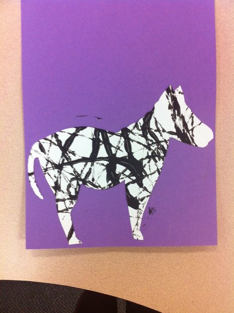 zebra craft! Zebra Marble Painting, Zoo Preschool Activities Art Projects, Dear Zoo Printables Free, Zoo Art For Toddlers, Zoo Lessons, Preschool Zoo Theme, String Painting, Zebra Craft, Safari Crafts