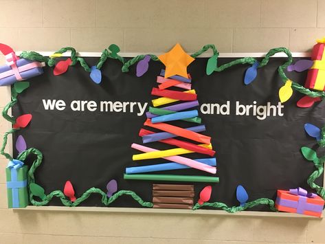 Christmas Holiday Bulletin Boards For School, Merry And Bright Bulletin Board Ideas, Bulletin Board Christmas Tree Ideas, Merry And Bright Door Decoration, Christmas Boletin Board, Easy Christmas Bulletin Board Ideas, Christmas Murals School, School Christmas Bulletin Boards, Merry And Bright Bulletin Board