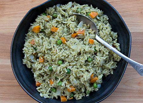 Peruvian Green Rice, Shrimp Scampi With Rice, Arbys Sauce Recipe, Spanish Meal, Peruvian Chicken Recipe, Green Rice Recipe, Peru Food, New Old House, Peruvian Chicken