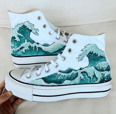 Diy Converse, Cute Converse Shoes, Converse Design, Painted Converse, Painted Shoes Diy, Regnul Animal, Custom Sneakers Diy, Cute Converse, Custom Painted Shoes