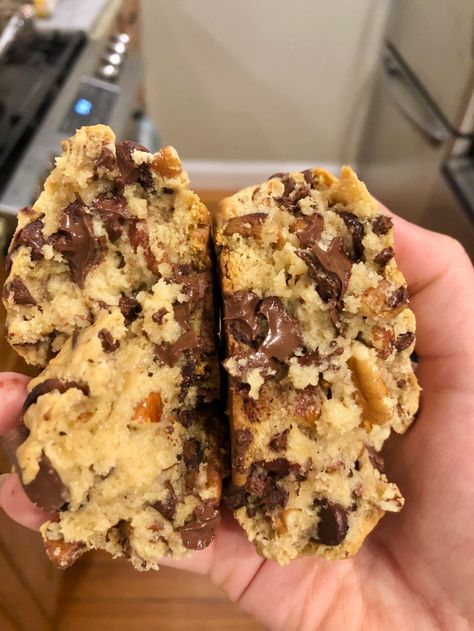 Levain Style Chocolate Chip Cookies – Crunchy Salty Sweet Chunky Cookie Recipe, Levain Cookie Recipe, Chunky Chocolate Chip Cookies, Gourmet Chocolate Chip Cookies, Levain Cookies, Crunchy Chocolate Chip Cookies, Bakery Chocolate Chip Cookies, Levain Bakery, Big Cookie