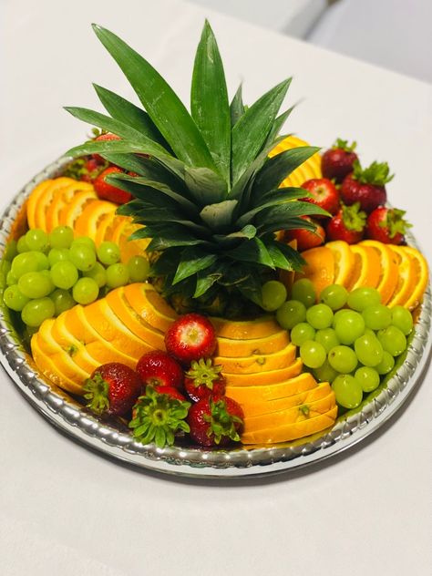 Ninja Fruit, Fruit Tray Designs, Cursed Cakes, Carving Watermelon, Farm Fruit, Carving Fruit, Edible Fruit Arrangements, Fruit Buffet, Amazing Food Platters