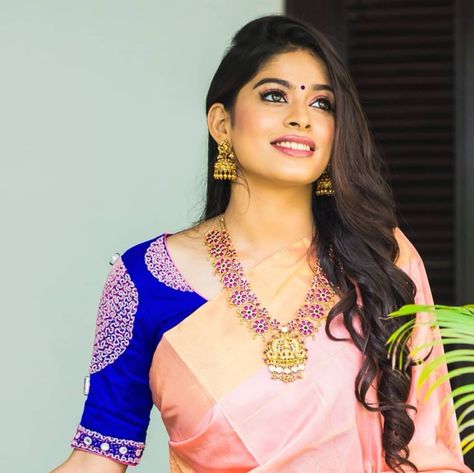 Saree Blue, Blue Blouse Designs, Peach Saree, Saree Blouse Neck Designs, Wedding Saree Blouse Designs, Cutwork Blouse Designs, Wedding Blouse Designs, Sari Blouse Designs, Silk Saree Blouse Designs