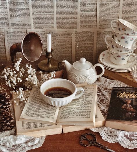 Tea Party Aesthetic! By @msfoxfeatherreads Dulce Core, Tea Party Aesthetic, Light Academia Aesthetic, Cottage Aesthetic, Dark Academy, Party Aesthetic, Vintage Tea Party, Tee Set, Cottagecore Aesthetic