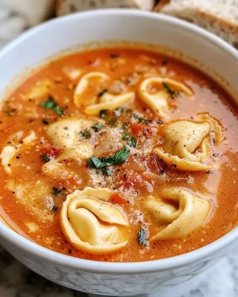 Tomato Tortellini Soup - Delicious Recipes - Easy Cooking Ideas and Tasty Dishes Tortellini Soup Crockpot, Quick Tomato Soup, Easy Cooking Ideas, Cheese Tortellini Soup, Warm Weather Recipes, Tomato Tortellini, Creamy Tortellini Soup, Sausage Tortellini Soup, Tomato Tortellini Soup