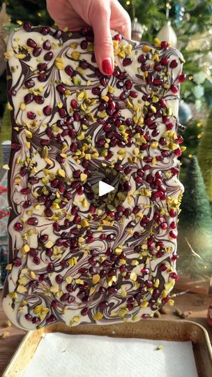 479K views · 8.8K reactions | 4-ingredient Pomegranate Pistachio Bark for Day 15 of our Recipe Advent Calendar! This is such an easy one and the red & green make it a festive (and delicious!) snack or dessert. 

Here’s a fun little hack for pistachios: if you want them to look super green, pour them into a bowl, cover with boiling water and let sit for a minute or two. After that, the skins should pop right off! This is definitely not essential for this recipe, but the bright green makes it extra festive. 

Bookmark the RECIPE below and tag us if you make it! If you want to receive our recipes daily via email, sign up via the link in our bio. 

POMEGRANATE PISTACHIO CHOCOLATE BARK:

~16-20 servings 

Ingredients:

10 oz good quality dark chocolate*
10 oz good quality white chocolate* 
1/2 Pomegranate Pistachio, Pistachio Bark, Confectionary Art, Fruit Desert, Pistachio Chocolate, Ww Food, Scd Diet, Fruit Bars, Hungry Girl Recipes