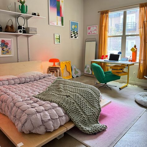 Bauhaus Bedroom, Funky Bedroom, Funky Room, Colorful Bedroom, Dream Apartment Decor, Eclectic Bedroom, Room Deco, Redecorate Bedroom, Apartment Decor Inspiration