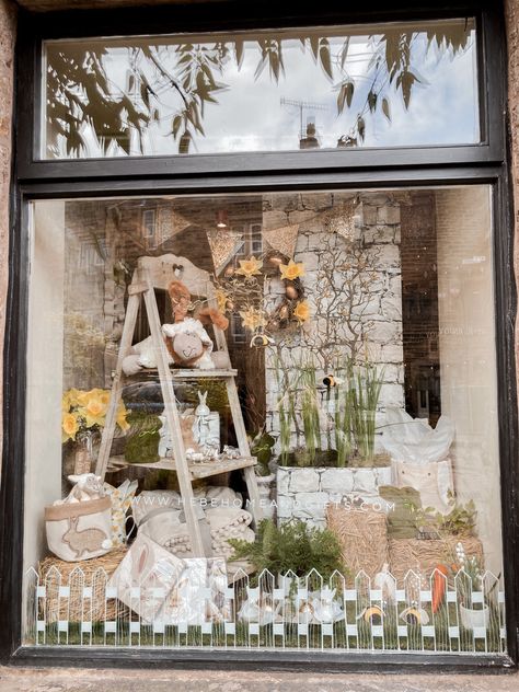 Home Store Window Display, Spring Window Displays Store Fronts, Boutique Shop Window Displays, Florist Shop Window Display, Spring Storefront Window Displays, Floral Window Display Ideas, Spring Display Window, Easter Shop Window Displays, Spring Shop Window Display