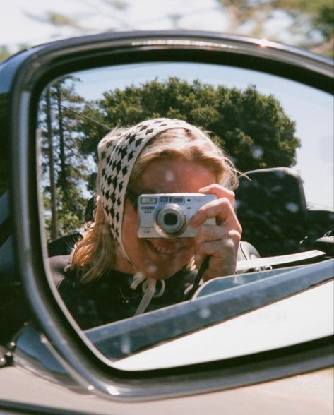 Camera Mirror Selfie, Film Camera Photography, Digital Pics, Cute Camera, Poses For Photos, August 1, Cute Poses, Retro Aesthetic, Film Aesthetic