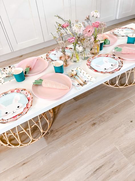 Kids Long Table Party, Low Kids Table Party, Low Table With Pillows Party Kids, Long Kids Table Party, Kids Boho Table, Diy Tea Table Ideas, Floor Table For Kids, Diy Tables For Party, Diy Picnic Party Ideas