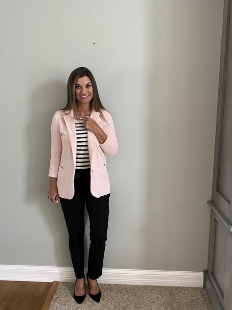 How to Wear a Pink Blazer Ten Ways – Just Posted Pink Blazer Outfit Work, Light Pink Blazer Outfit, Blazer Outfits For Men, Pink Blazer Outfit, Light Pink Blazer, Light Pink Blazers, Things To Wear, Blazer Outfits Men, Outfit Work