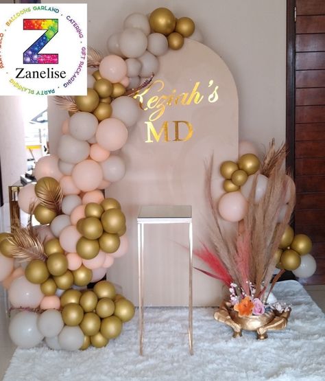 Matric dance photoshoot 2022 Matric Dance Photoshoot, Balloons Backdrop, Dance Photoshoot, Photoshoot At Home, Matric Dance, Prom Photoshoot, Balloon Backdrop, Party Planning, Party Decor