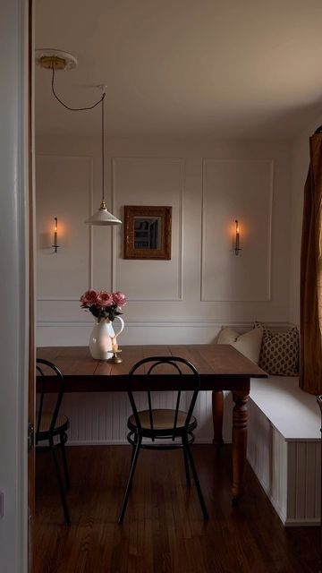 Dinner Table With Bench Against Wall, Moody Breakfast Nook Ideas, Kitchen Nook Wainscoting, Breakfast Nook Vintage, Small Kitchen Ideas With Dining Table, Corner Banquette With Round Table, Scandinavian Breakfast Nook, Breakfast Nook Sitting Area Cozy, Large Banquette Seating Dining Rooms